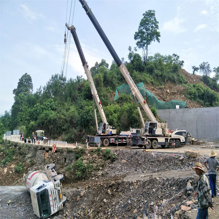 灌南县汽车掉沟里叫吊车救援要多少钱